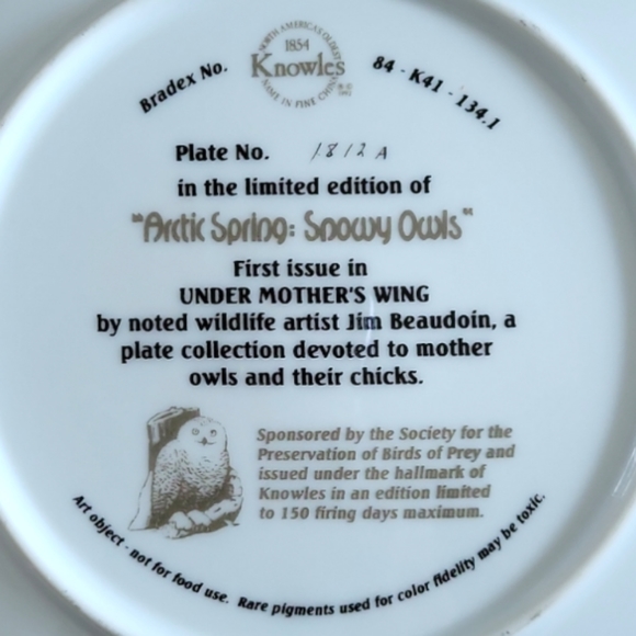Vtg Plate Artic Spring:Snowy Owls 1st Issue Under Mother's Wing #1812A - Picture 3 of 3